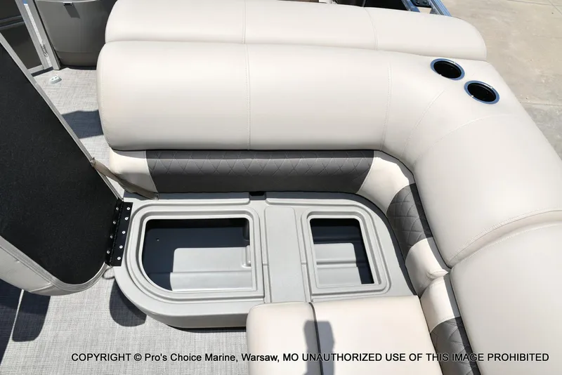 Slide: The Image of Sun Tracker Fishin' Barge 20 DLX 2025 - 60