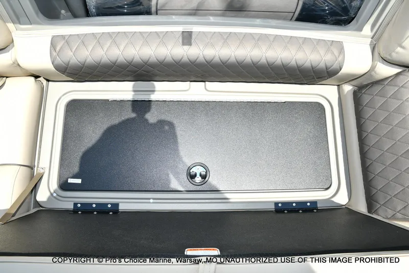 Slide: The Image of Sun Tracker Fishin' Barge 20 DLX 2025 - 63