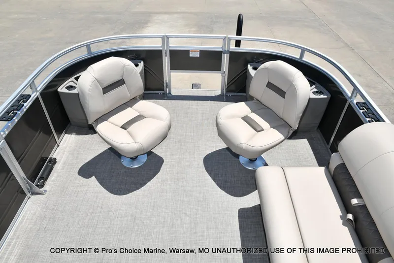 Slide: The Image of Sun Tracker Fishin' Barge 20 DLX 2025 - 66