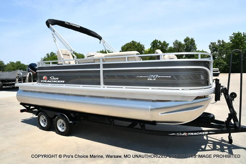Slide: The Image of Sun Tracker Fishin' Barge 20 DLX 2025 - 68