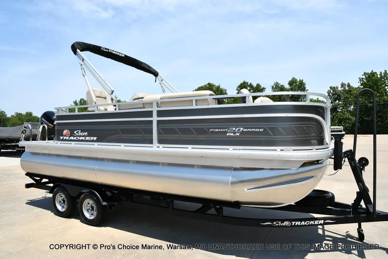 Slide: The Image of Sun Tracker Fishin' Barge 20 DLX 2025 - 7