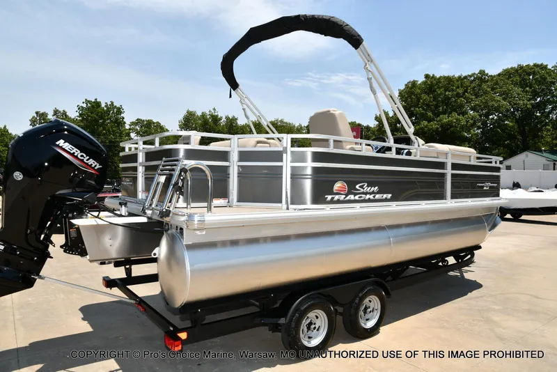 Slide: The Image of Sun Tracker Fishin' Barge 20 DLX 2025 - 9