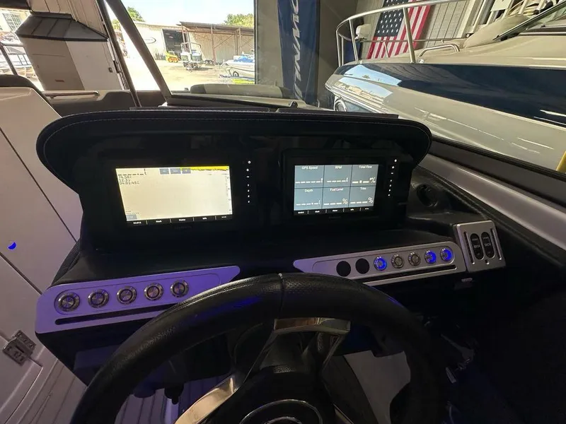 Slide: The Image of Crownline Boats 260 SS 2025 - 11