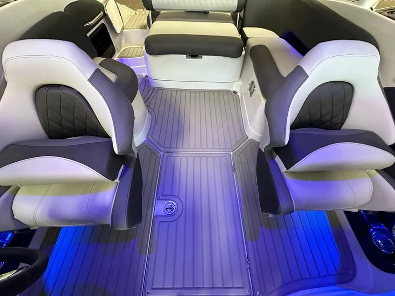 Slide: The Image of Crownline Boats 260 SS 2025 - 16