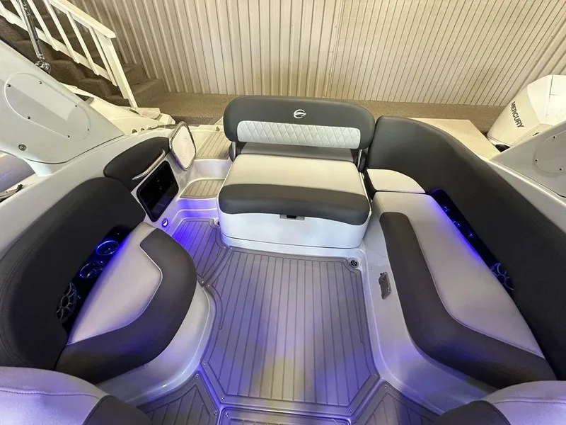 Slide: The Image of Crownline Boats 260 SS 2025 - 18