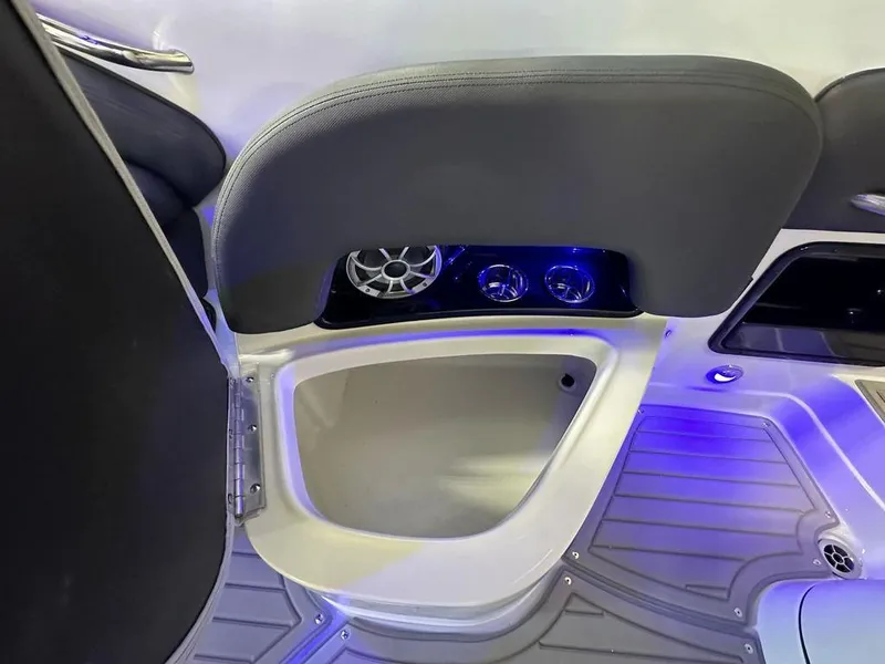 Slide: The Image of Crownline Boats 260 SS 2025 - 20