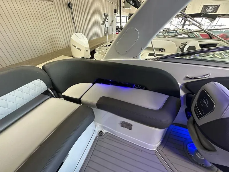 Slide: The Image of Crownline Boats 260 SS 2025 - 21