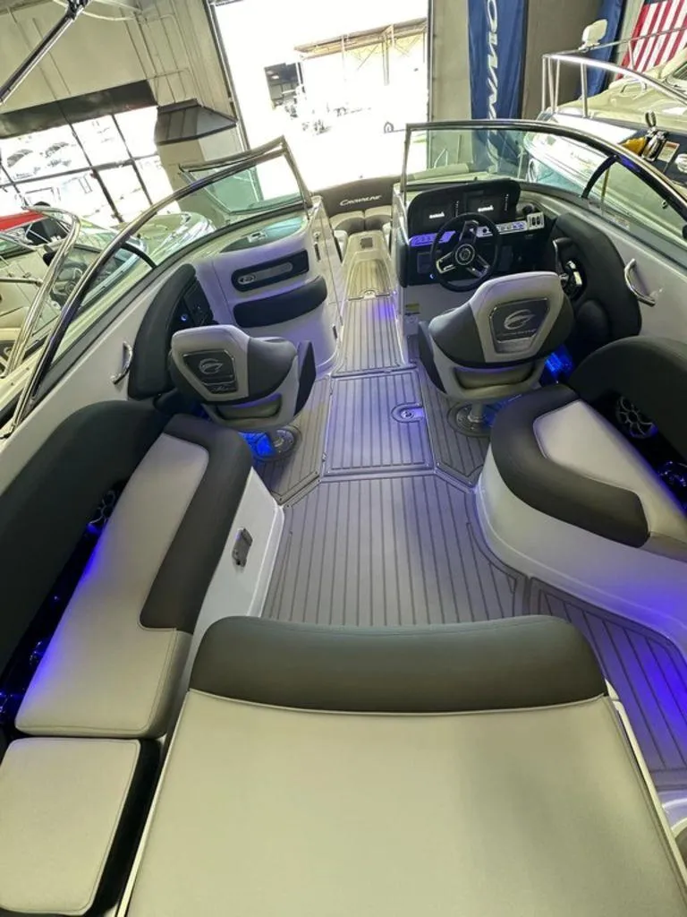 Slide: The Image of Crownline Boats 260 SS 2025 - 3