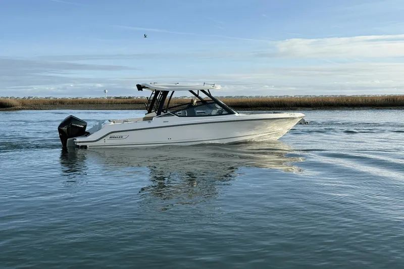 Slide: The Image of Boston Whaler 280 Vantage 2025 - 1