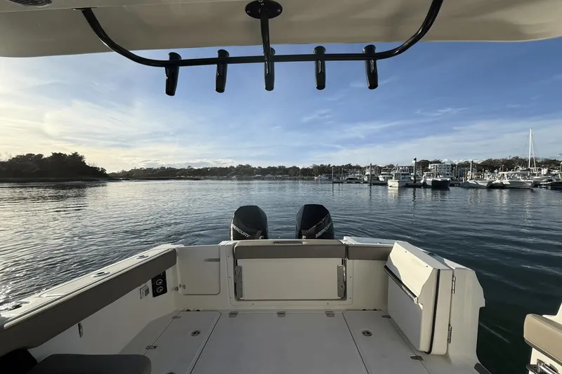 Slide: The Image of Boston Whaler 280 Vantage 2025 - 11