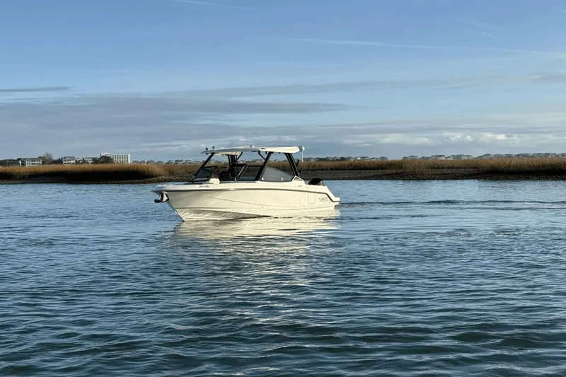 Slide: The Image of Boston Whaler 280 Vantage 2025 - 4