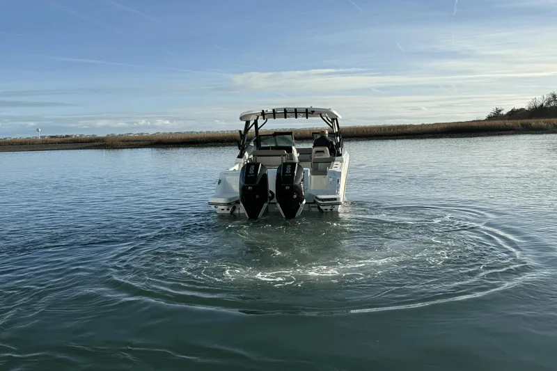 Slide: The Image of Boston Whaler 280 Vantage 2025 - 6