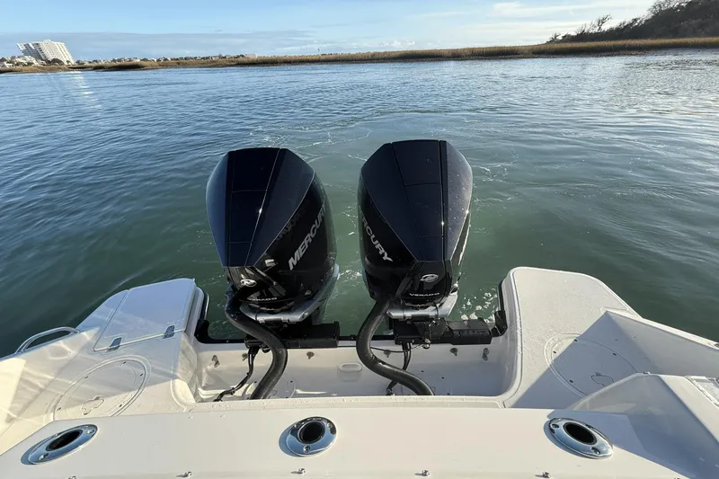 Slide: The Image of Boston Whaler 280 Vantage 2025 - 8