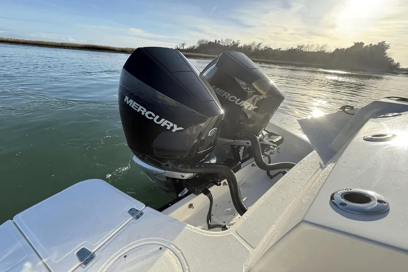 Slide: The Image of Boston Whaler 280 Vantage 2025 - 9