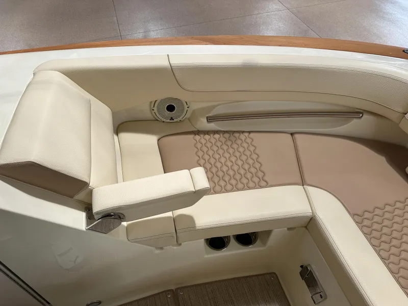 Slide: The Image of Chris-Craft Launch 25 GT 2024 - 12