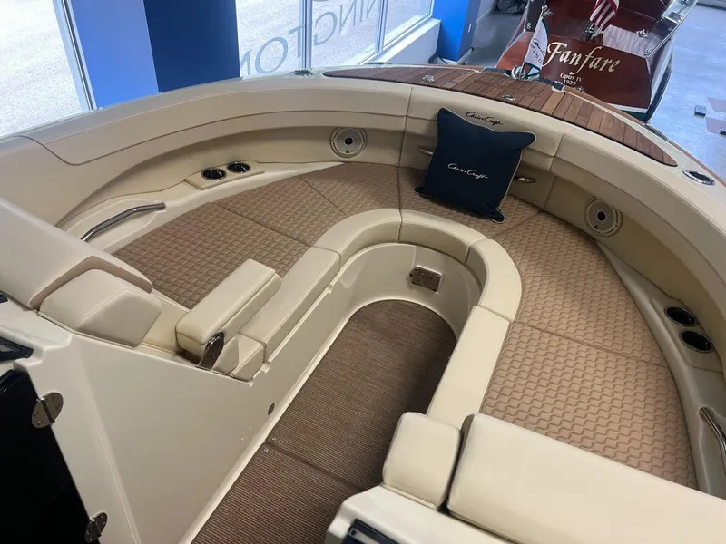 Slide: The Image of Chris-Craft Launch 31 GT 2025 - 11