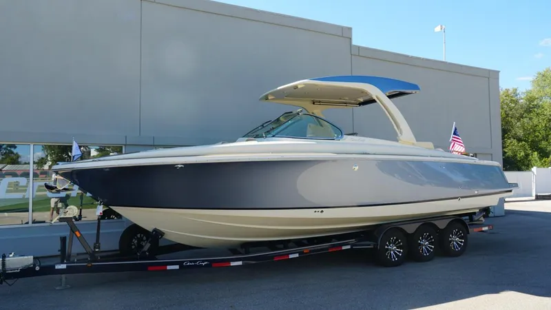 Slide: The Image of Chris-Craft Launch 31 GT 2025 - 2