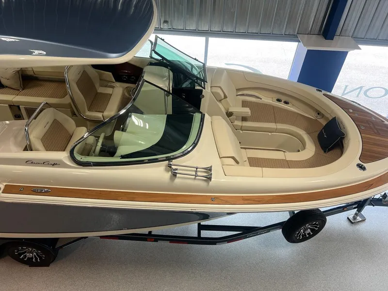 Slide: The Image of Chris-Craft Launch 31 GT 2025 - 5