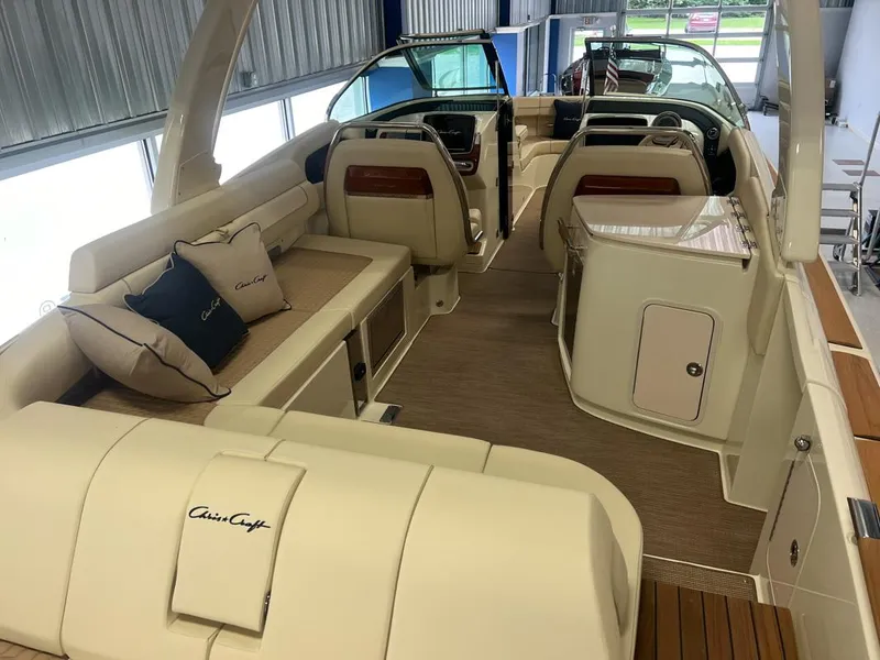 Slide: The Image of Chris-Craft Launch 31 GT 2025 - 7