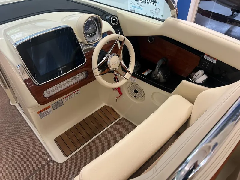 Slide: The Image of Chris-Craft Launch 31 GT 2025 - 8