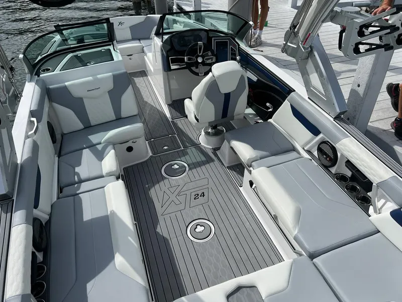 Slide: The Image of MasterCraft XT24 2024 - 12