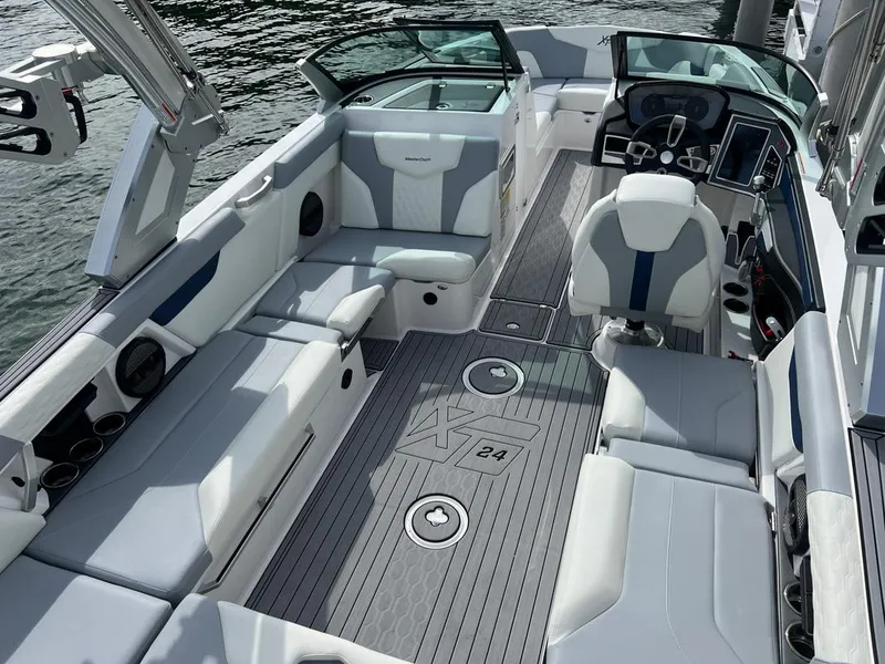 Slide: The Image of MasterCraft XT24 2024 - 13