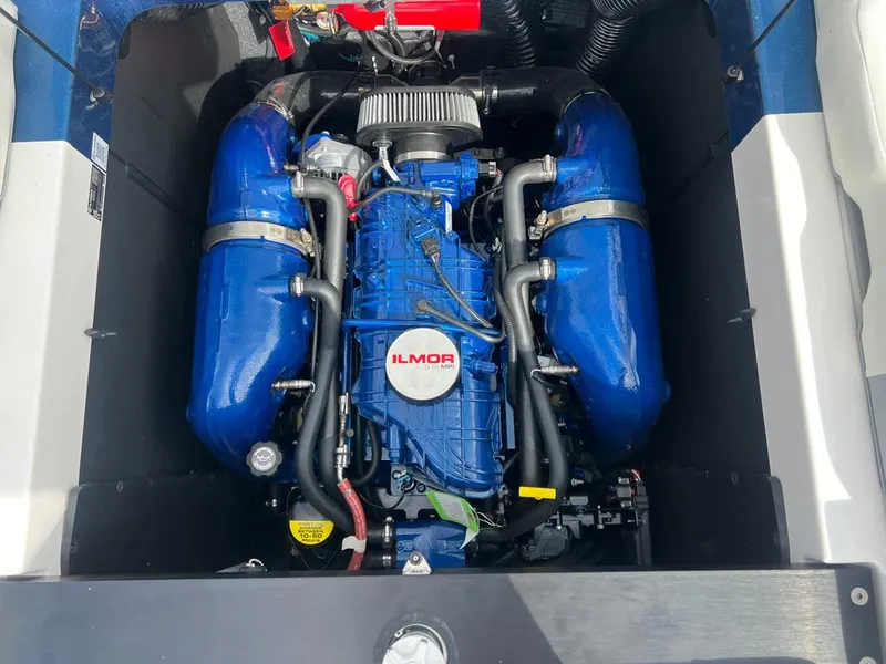 Slide: The Image of MasterCraft XT24 2024 - 14