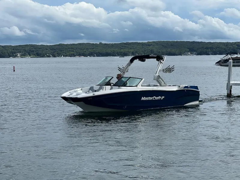 Slide: The Image of MasterCraft XT24 2024 - 3