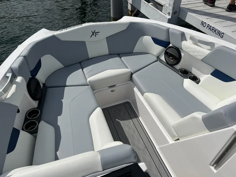 Slide: The Image of MasterCraft XT24 2024 - 7