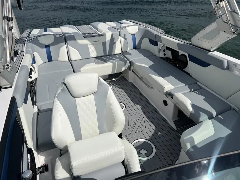 Slide: The Image of MasterCraft XT24 2024 - 8