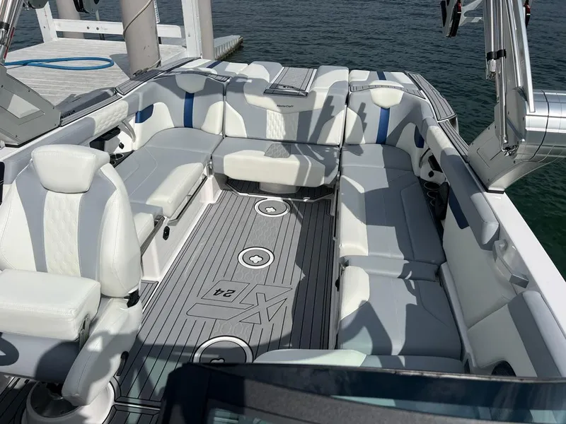 Slide: The Image of MasterCraft XT24 2024 - 9