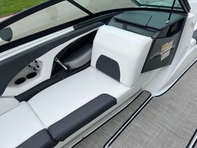 Slide: The Image of Monterey 224FS 2023 - 7