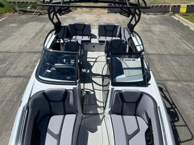 Slide: The Image of 2024 YAMAHA 255XE - 10