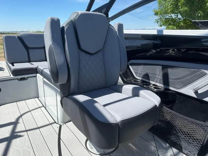 Slide: The Image of 2024 YAMAHA 255XE - 12