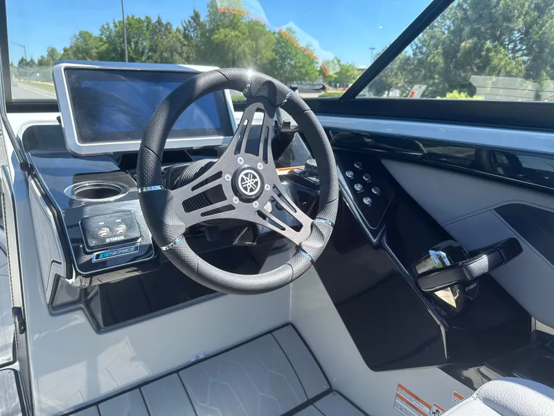 Slide: The Image of 2024 YAMAHA 255XE - 13