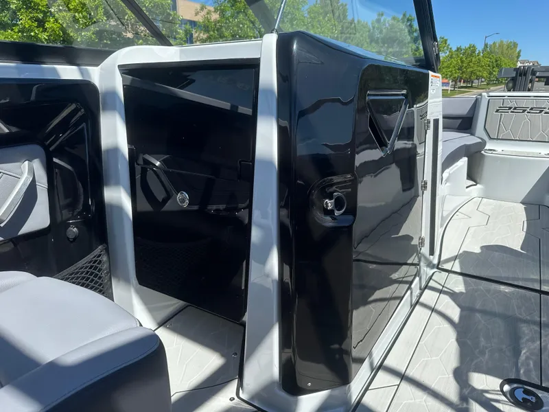 Slide: The Image of 2024 YAMAHA 255XE - 14