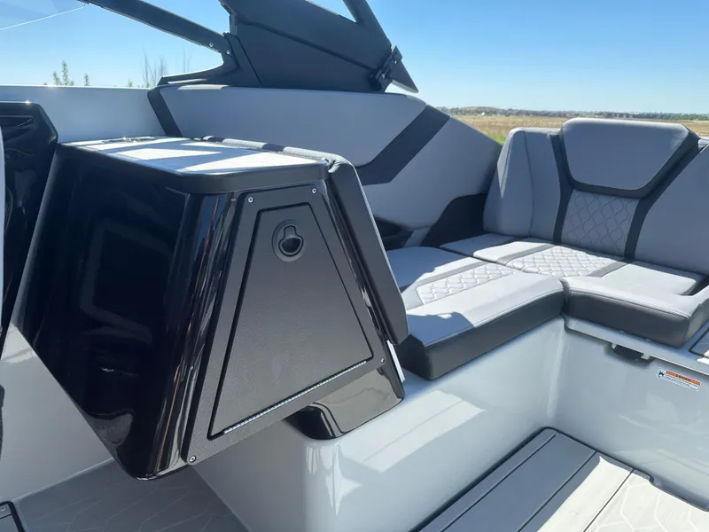 Slide: The Image of 2024 YAMAHA 255XE - 17