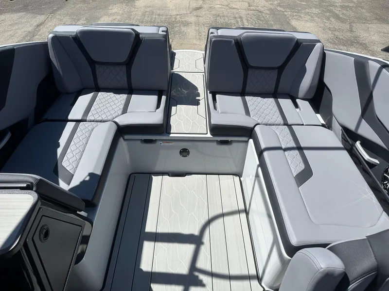 Slide: The Image of 2024 YAMAHA 255XE - 18