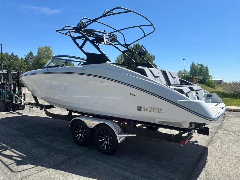 Slide: The Image of 2024 YAMAHA 255XE - 3