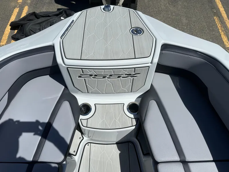 Slide: The Image of 2024 YAMAHA 255XE - 8