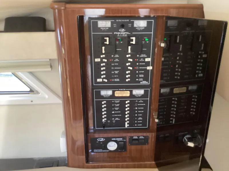 Slide: The Image of Regal 350 SPORT COUPE 2014 - 9