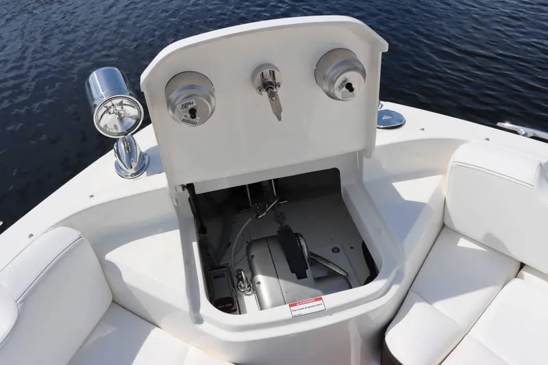 Slide: The Image of Sea Ray SLX 400 2020 - 10