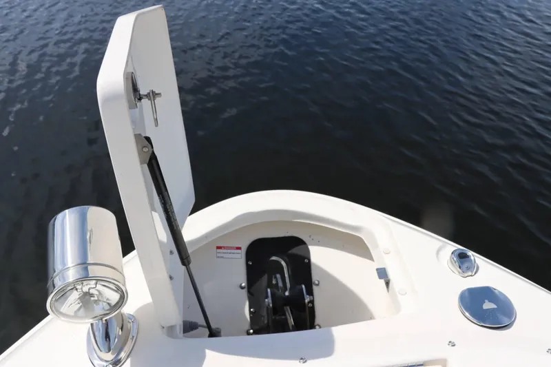 Slide: The Image of Sea Ray SLX 400 2020 - 11