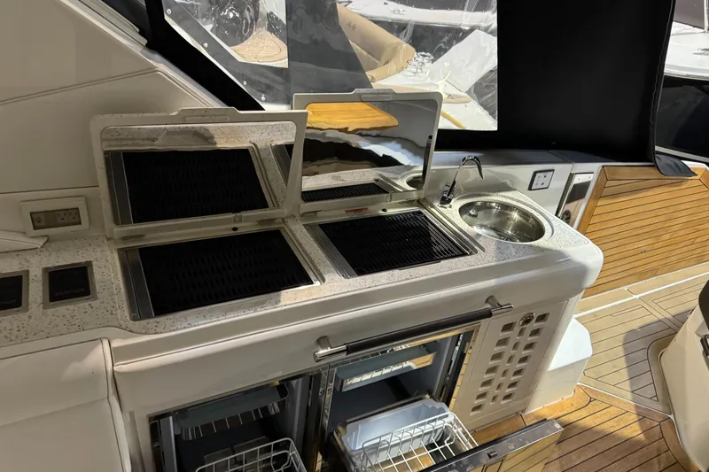 Slide: The Image of Sea Ray SLX 400 2020 - 27