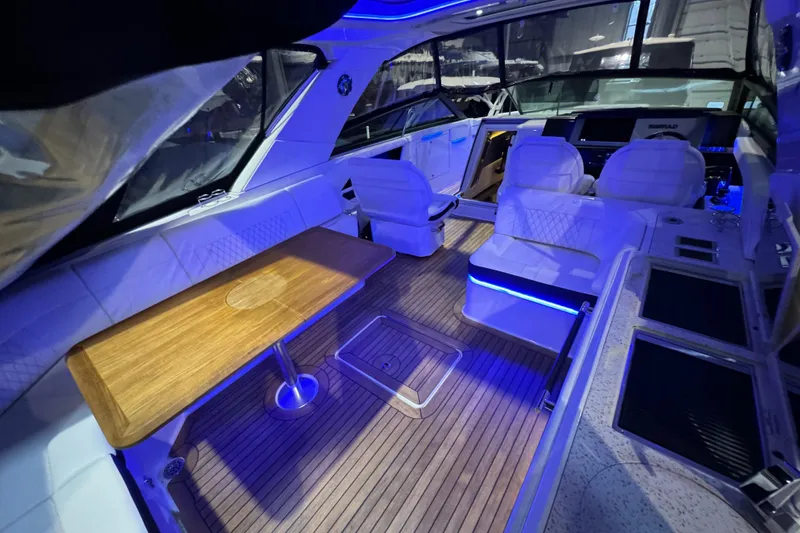 Slide: The Image of Sea Ray SLX 400 2020 - 28