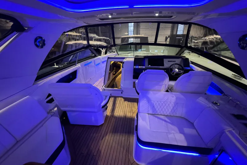 Slide: The Image of Sea Ray SLX 400 2020 - 29