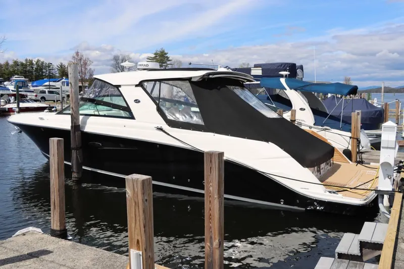 Slide: The Image of Sea Ray SLX 400 2020 - 3