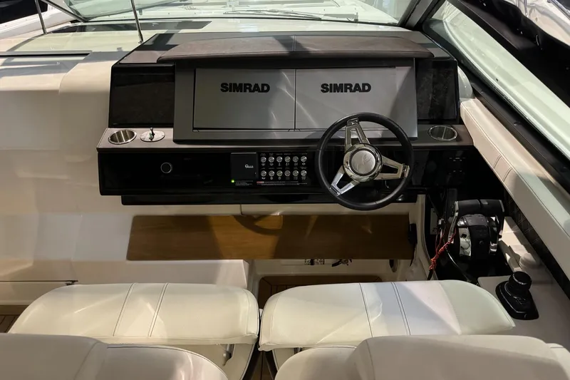 Slide: The Image of Sea Ray SLX 400 2020 - 35