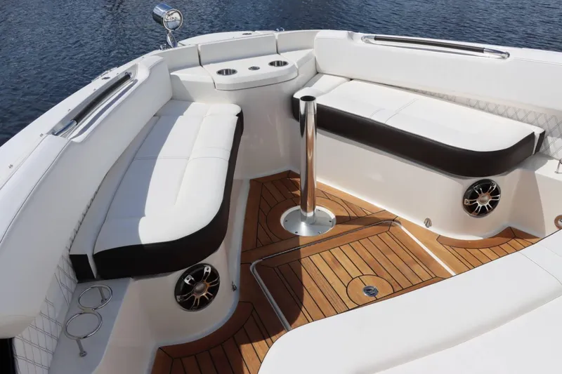 Slide: The Image of Sea Ray SLX 400 2020 - 8