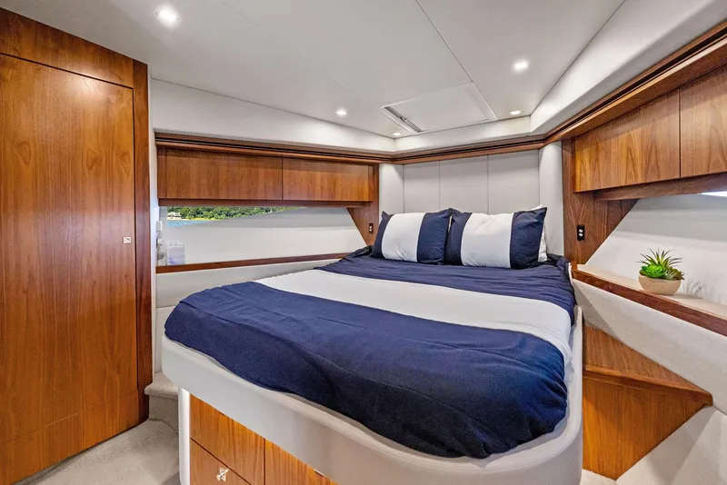Slide: The Image of Riviera 5400 Sport Yacht 2017 - 50
